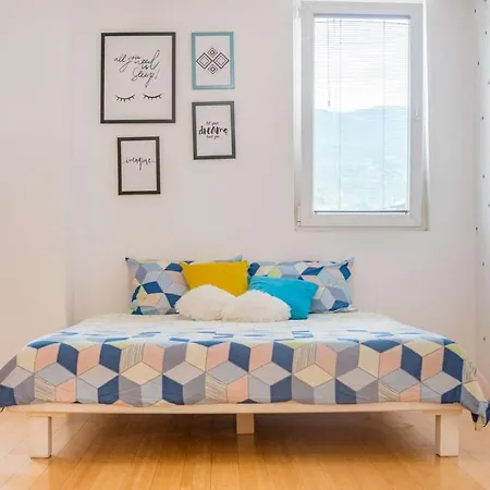 Stylish & Cozy By Danailov Apartment *